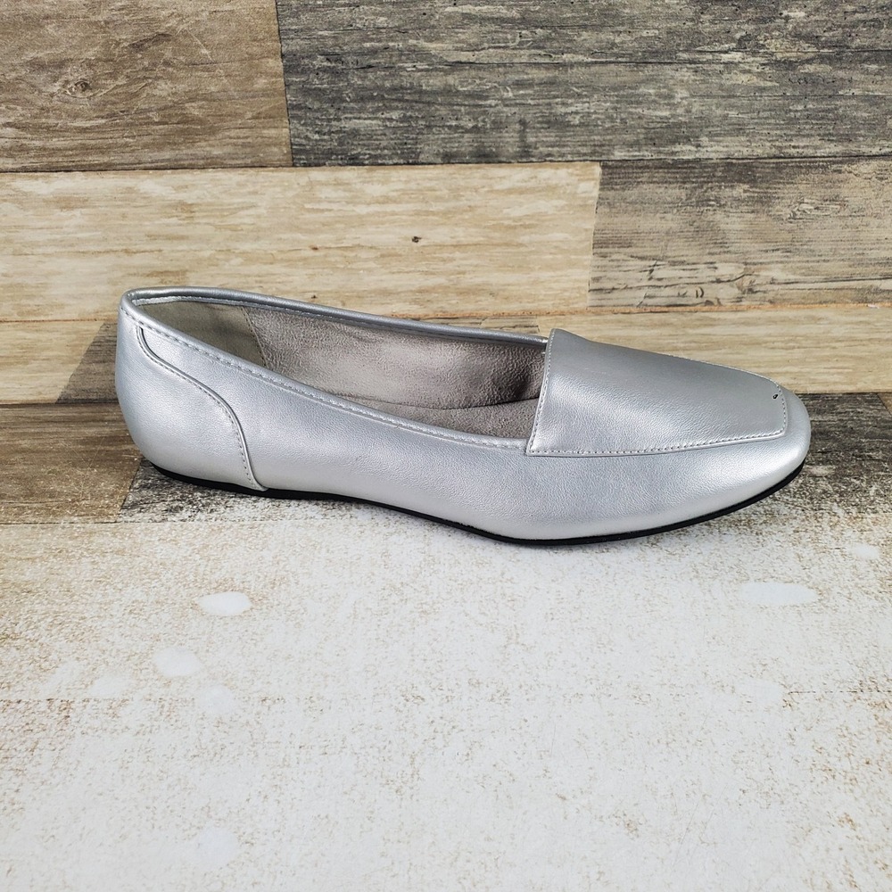 Easy Street Thrill Womens Flats Shoes Sz 9.5 Silver Leather Slip On Square-Toe